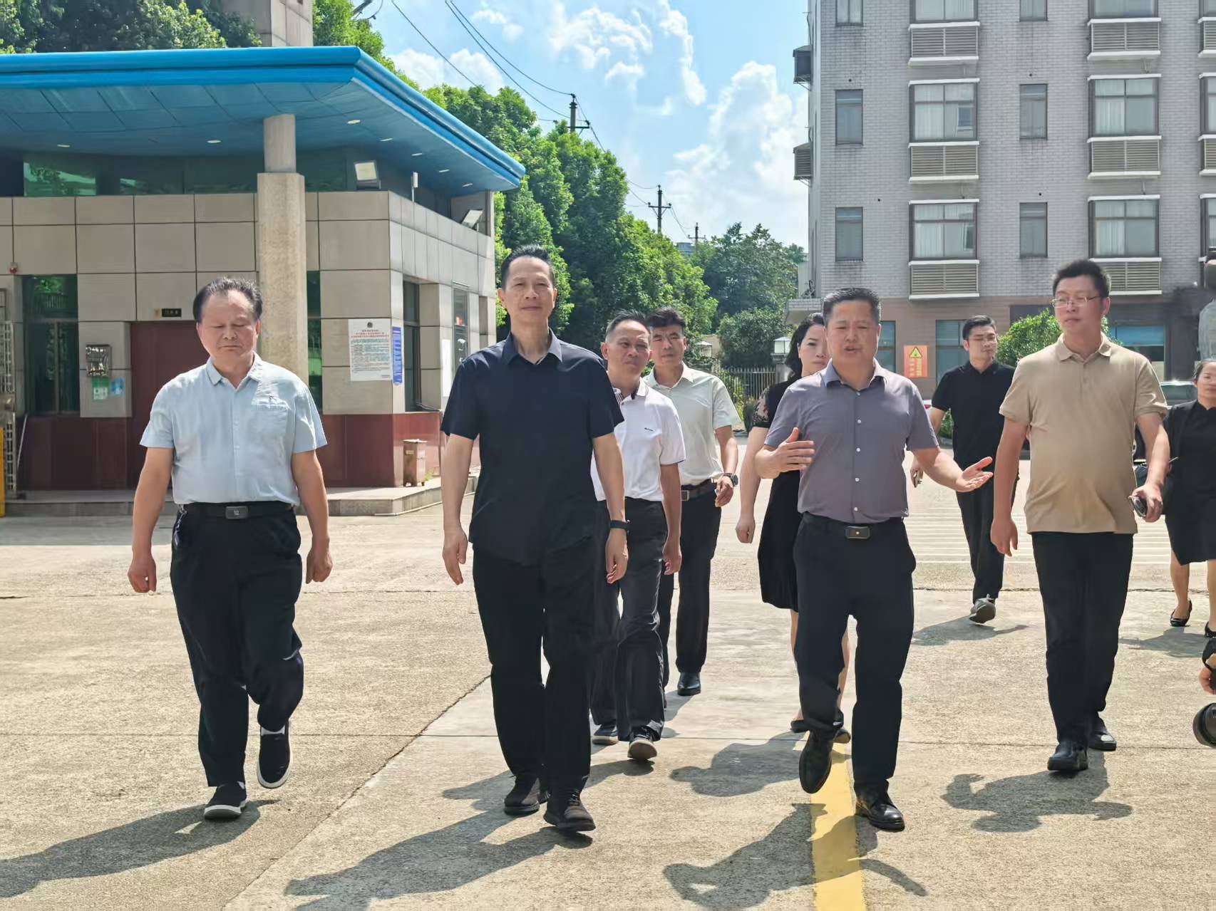 閩湘茶業(yè)交流共促產(chǎn)業(yè)發(fā)展——海峽兩岸茶業(yè)交流協(xié)會(huì )林鐘樂(lè )會(huì )長(cháng)一行考察益陽(yáng)茶廠(chǎng)